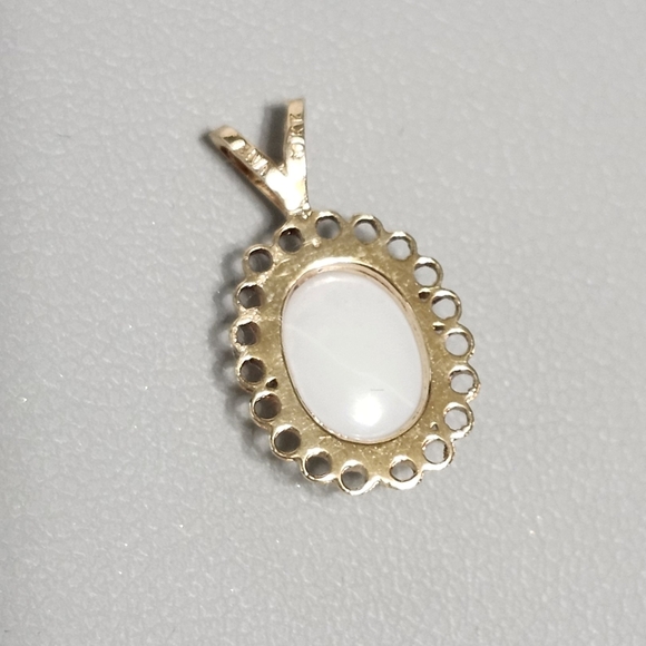 10KY Gold Opal Pendant - Picture 8 of 10